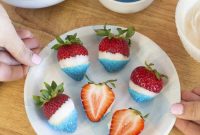 Patriotic Dipped Strawberries for 4th of July Celebrations