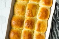 Soft Homemade Dinner Rolls Recipe: Fluffy Yeast Rolls for Any Meal