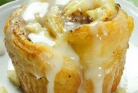 Apple Cinnamon Roll Cupcakes Recipe with Caramel Frosting