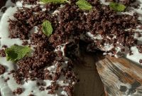 Avocado Chocolate Peppermint Mousse Pie — Vegan & Gluten-Free