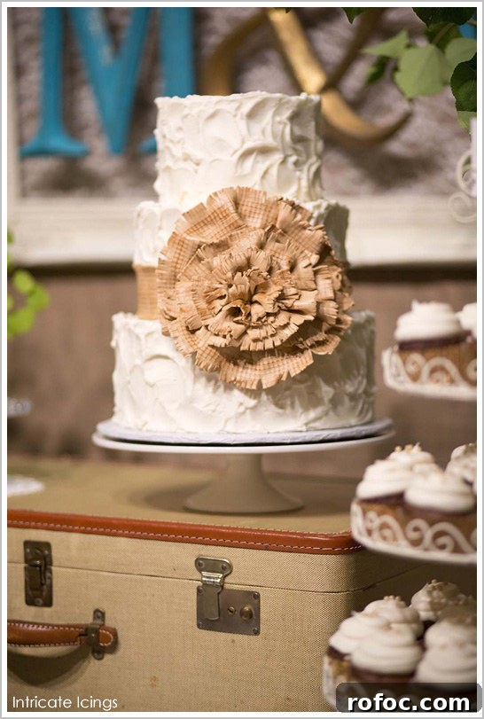Rustic Burlap Cake by Intricate Icings | TheCakeBlog.com