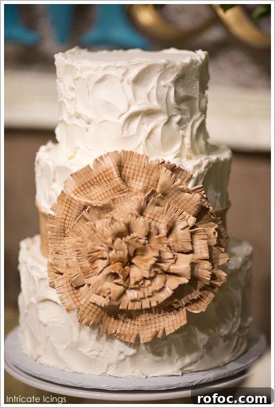 Rustic Burlap Cake by Intricate Icings | TheCakeBlog.com