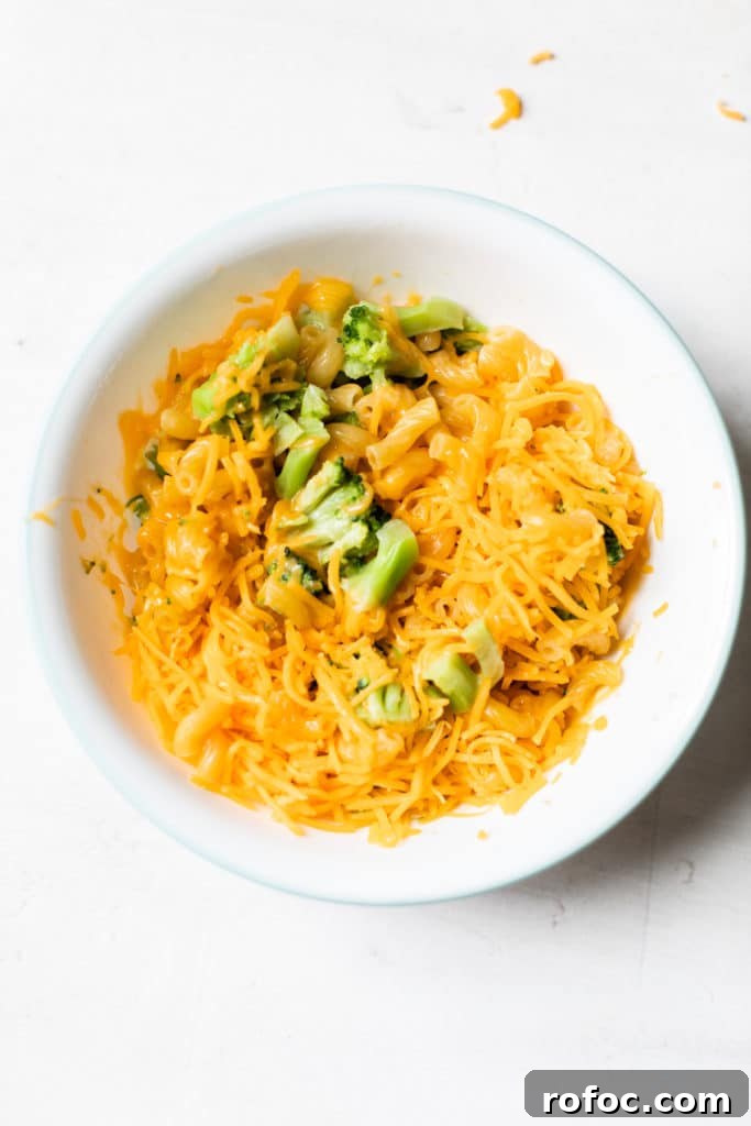 Quick Microwave Mac and Cheese in 5 Minutes 6 bowl with pasta, broccoli and cheddar cheese