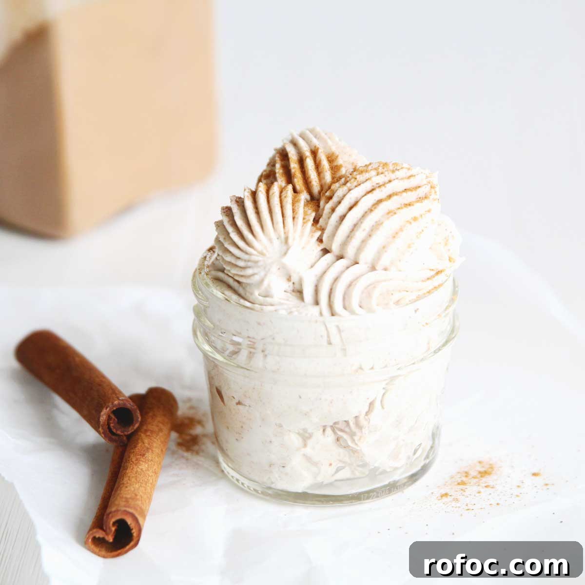Cinnamon-Spiced Whipped Cream with Cream Cheese Stabilizer 3 img 28836 2