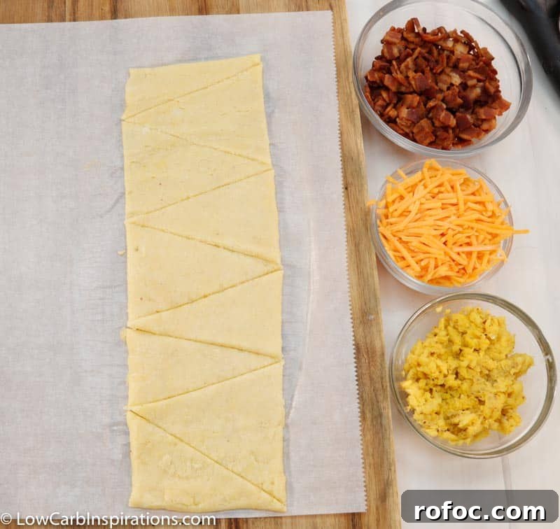 Keto Bacon, Egg & Cheese Breakfast Wreath Recipe 8 Keto Bacon, Egg and Cheese Breakfast Wreath Recipe