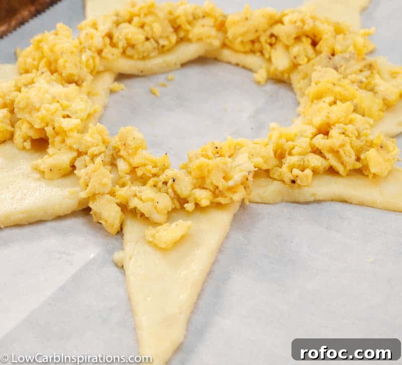 Keto Bacon, Egg & Cheese Breakfast Wreath Recipe 10 Keto Bacon, Egg and Cheese Breakfast Wreath Recipe