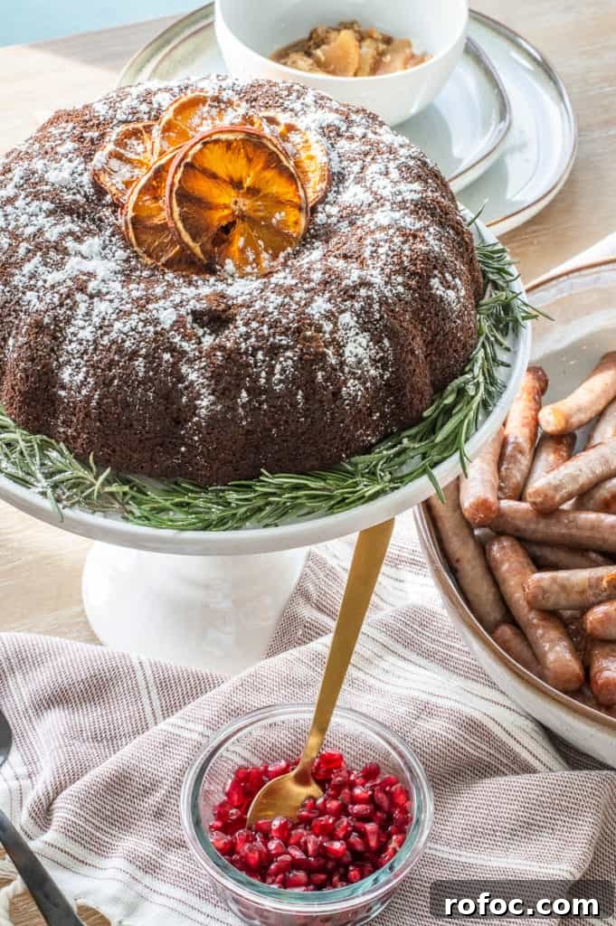 How to Create a Cozy Hygge Christmas Atmosphere 6 Gluten-free gingerbread cake, sausage and pomegranate seeds