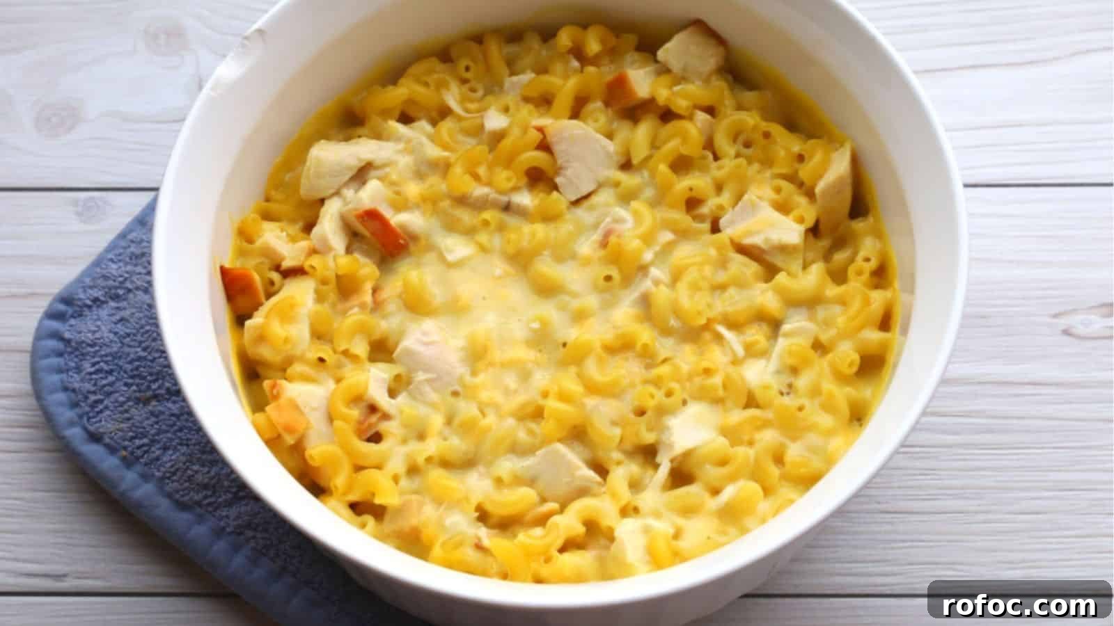 17 Cozy Creamy Chicken Casseroles Your Family Will Devour 11 Chicken Curry Mac and Cheese