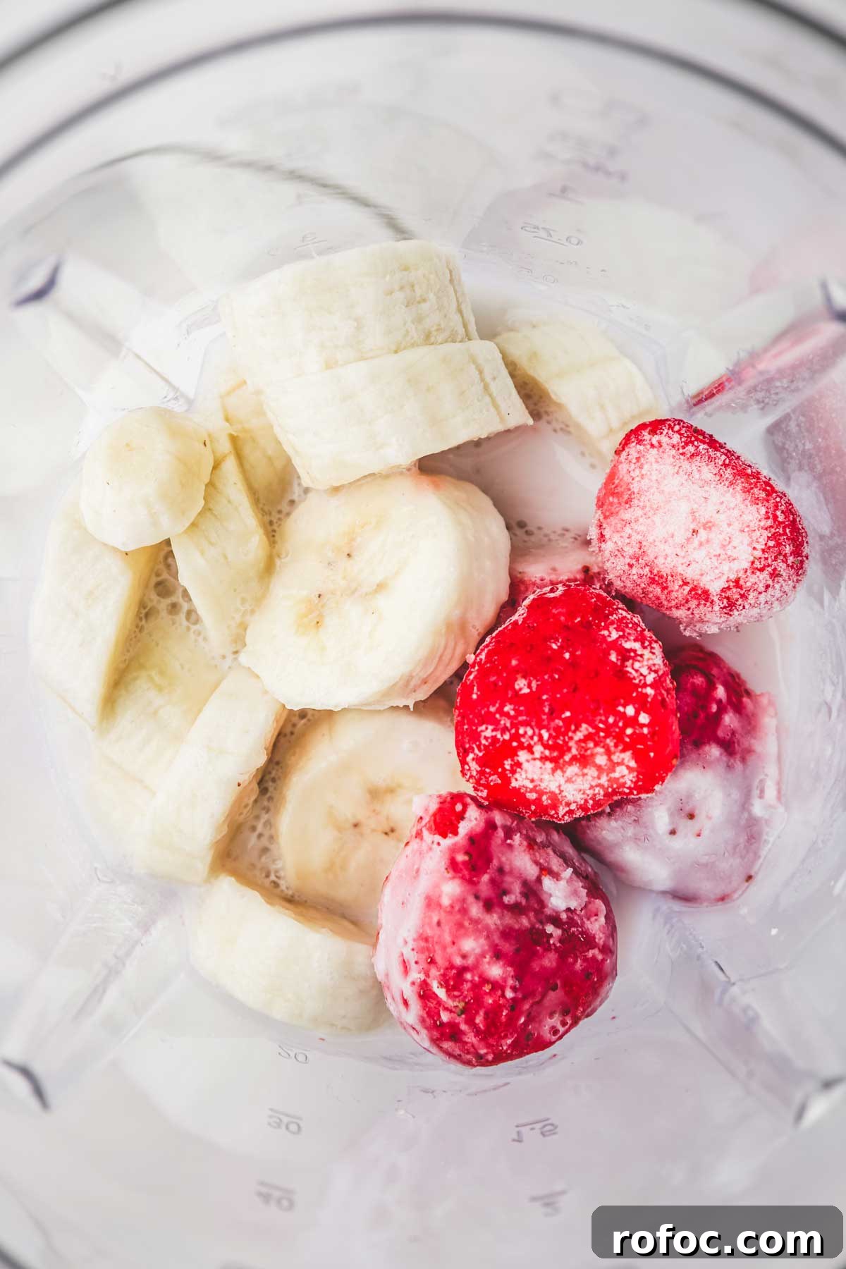 Strawberry Banana Smoothie Recipe — Creamy Fresh Blend 5 Blender avec des bananes et de la fraise