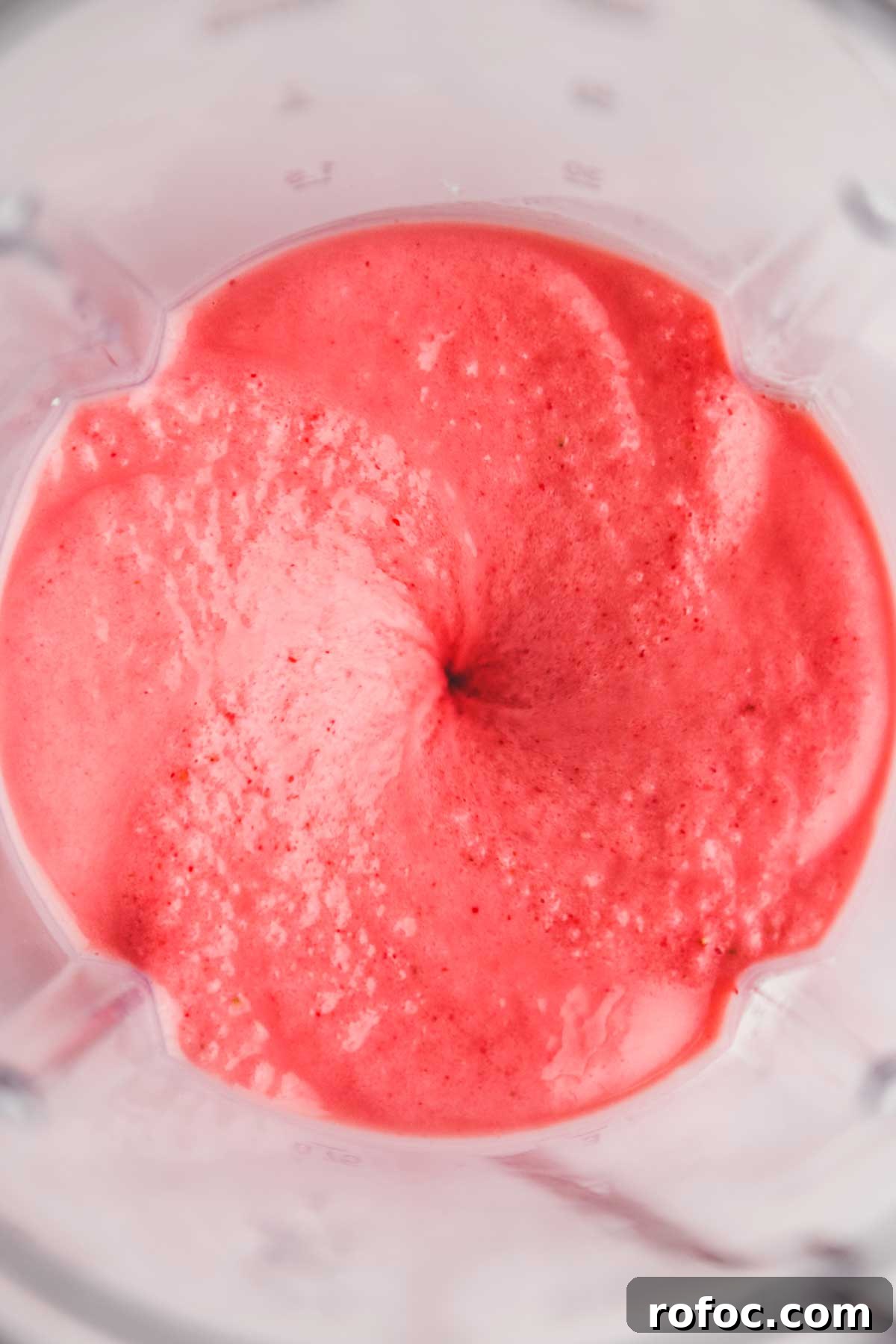 Strawberry Banana Smoothie Recipe — Creamy Fresh Blend 6 Smoothie fraise banane dans le blender
