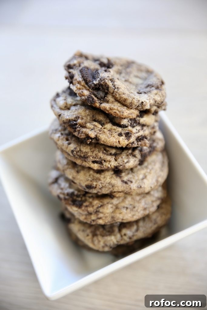 Oreo Chunk Cookies Recipe — Gooey Chocolate Sandwich Cookie Bars 2 img 4121 1