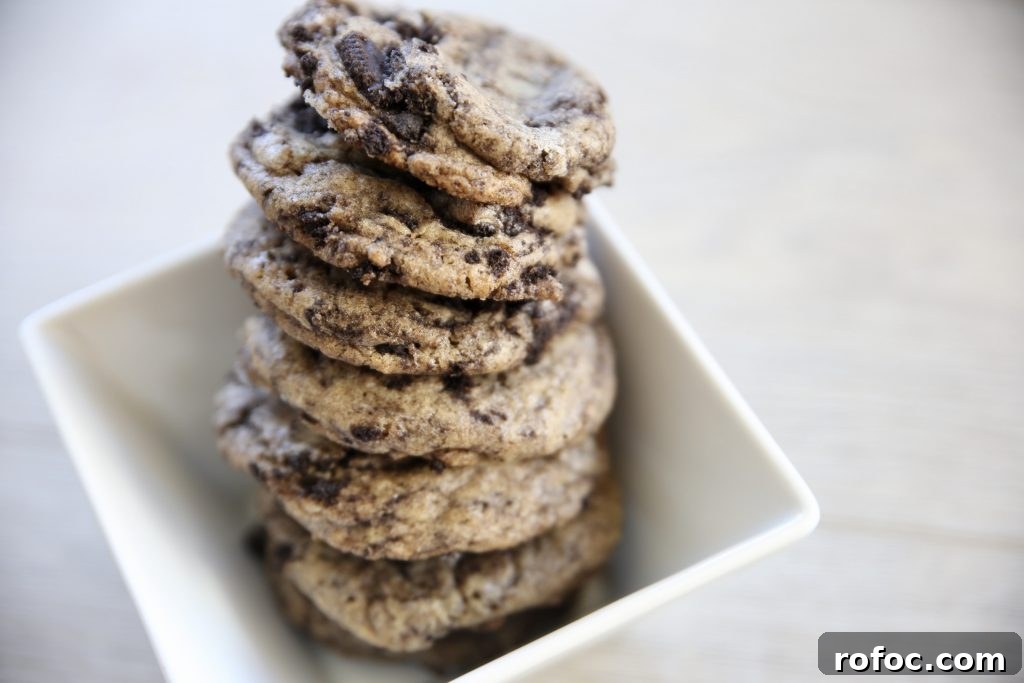 Oreo Chunk Cookies Recipe — Gooey Chocolate Sandwich Cookie Bars 4 img 4121 3