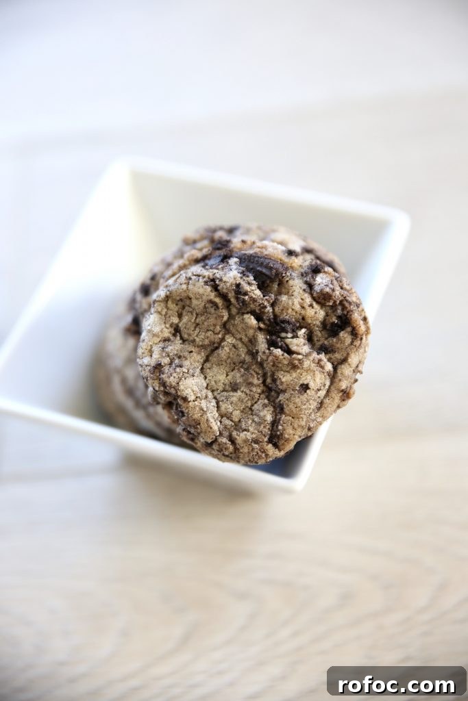 Oreo Chunk Cookies Recipe — Gooey Chocolate Sandwich Cookie Bars 5 img 4121 4