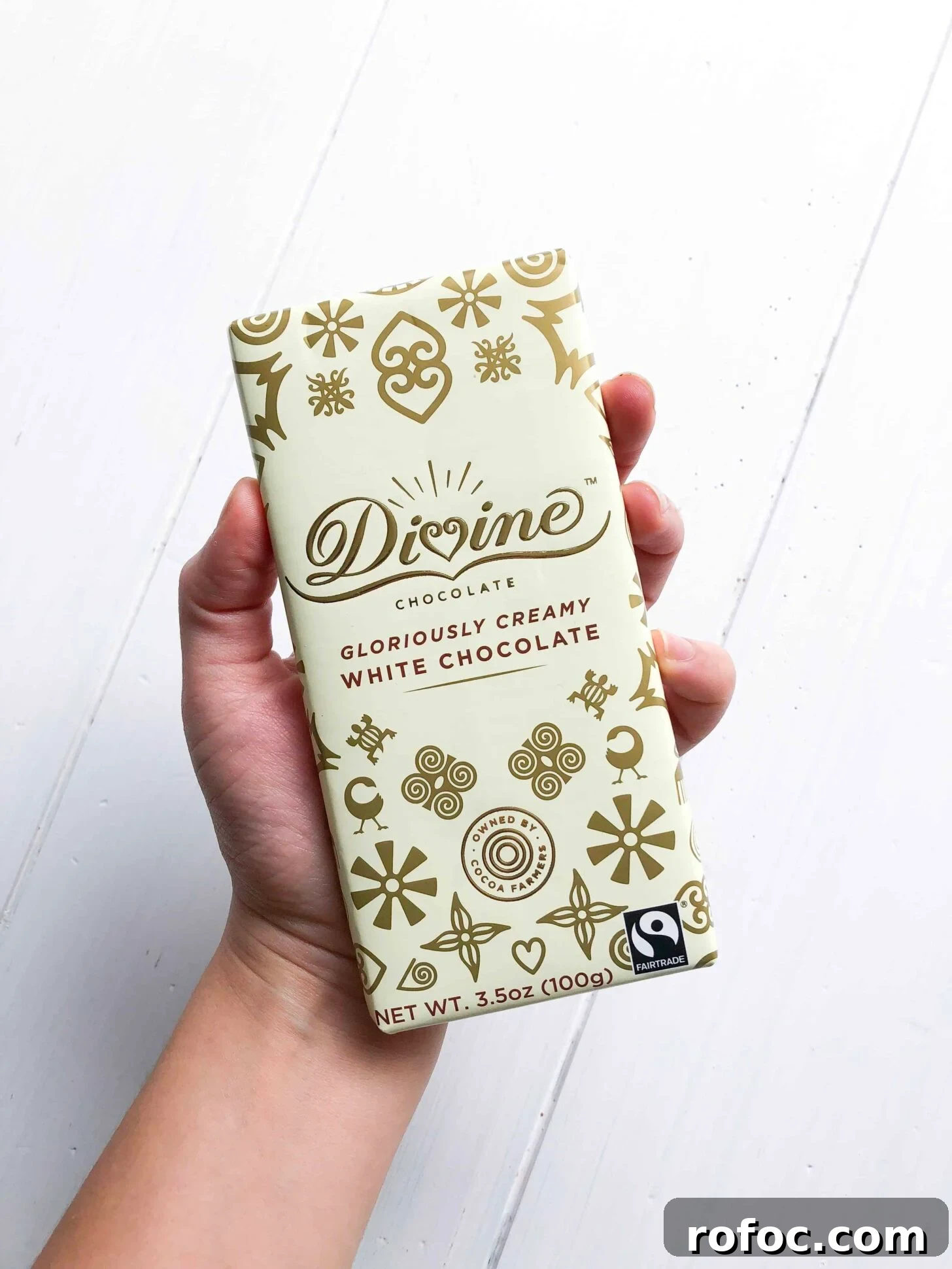 Gluten-Free White Chocolate Macadamia Nut Cookies 4 gluten free white chocolate by the brand Divine