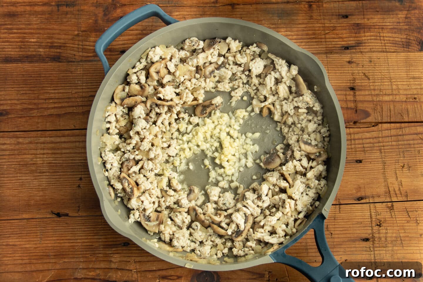 This is a picture of the skillet with the added garlic.