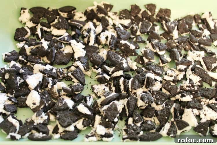 This no bake, quick and easy Oreo Dessert Recipe is sure to be a hit! 