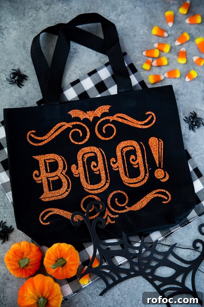 DIY Halloween Treat Bags Kids Will Love 4 Easy DIY glitter Halloween candy bag
