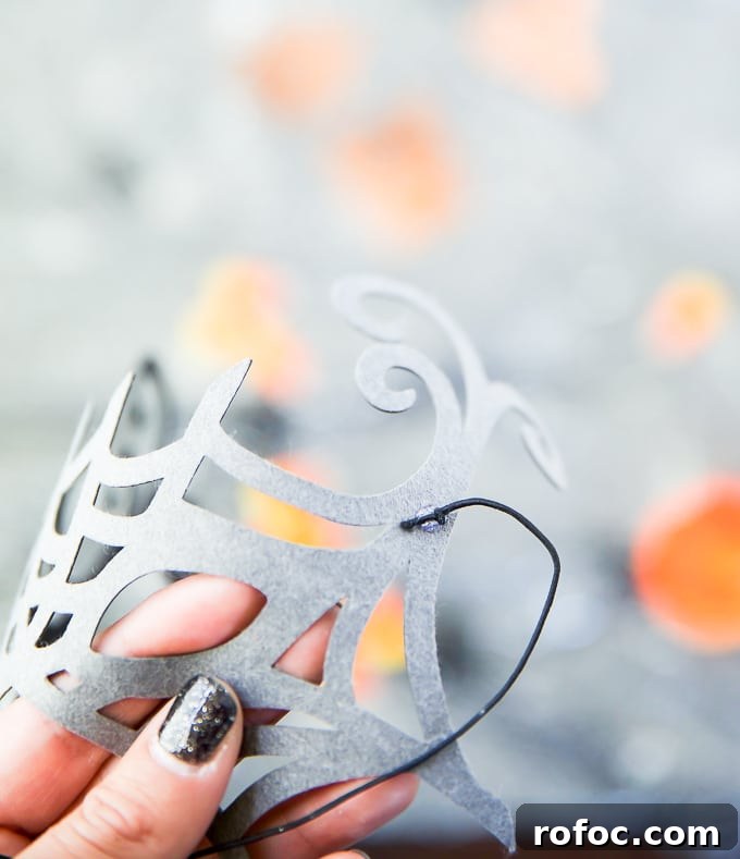 DIY Halloween Treat Bags Kids Will Love 5 Spiderweb mask