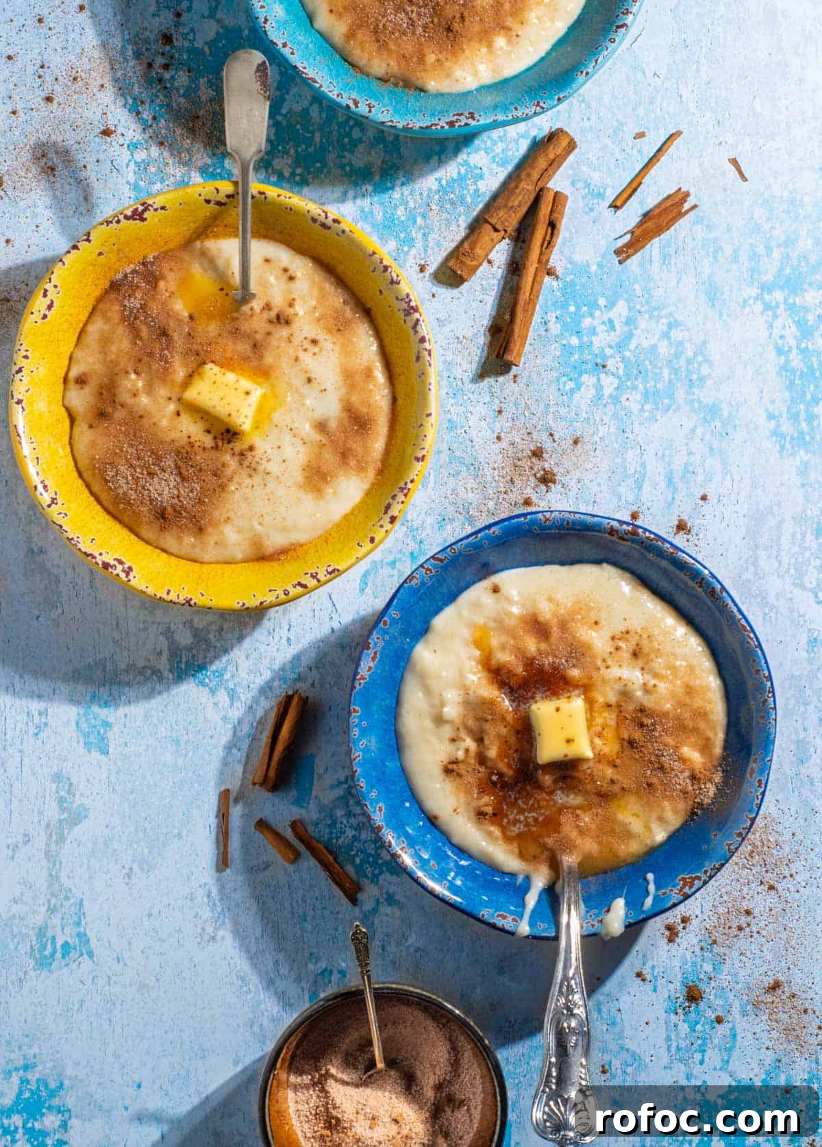 Three bowls of Melkkos on a blue background.