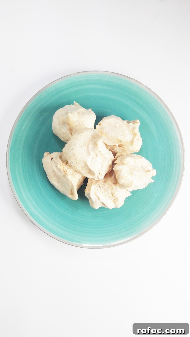 Kaffir lime meringues thumbnail
